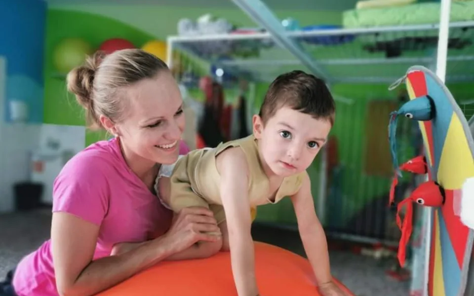 Honzík během jedné z rehabilitací