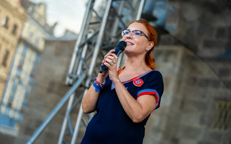 První dáma české pravice je bojovnice. Klepe na dveře parlamentu.