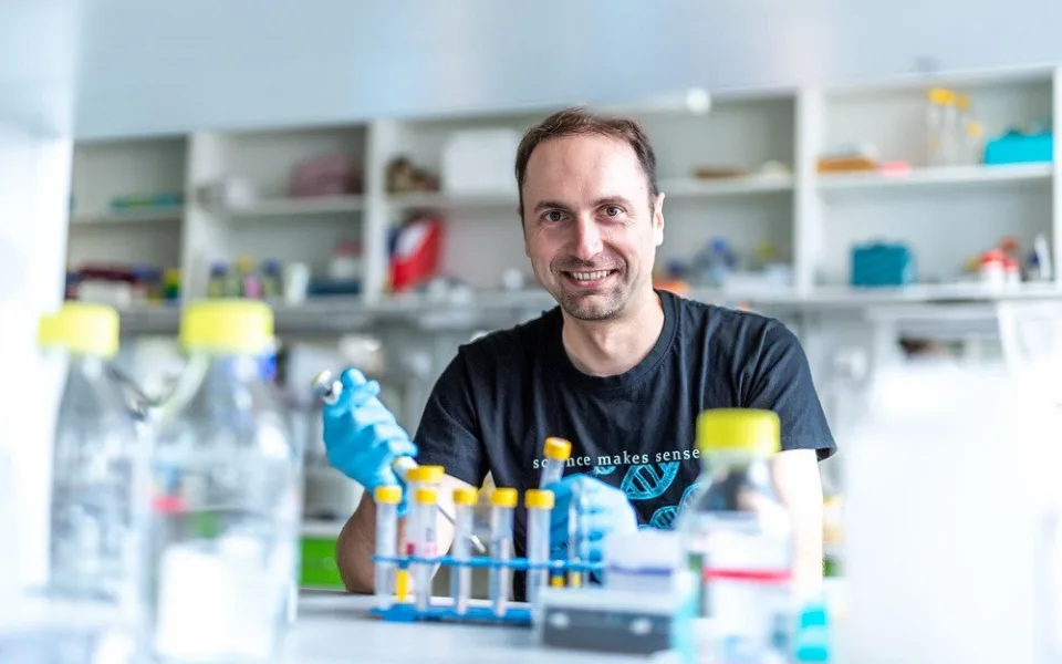 Virolog Daniel Růžek z Biologického centra AV ČR.