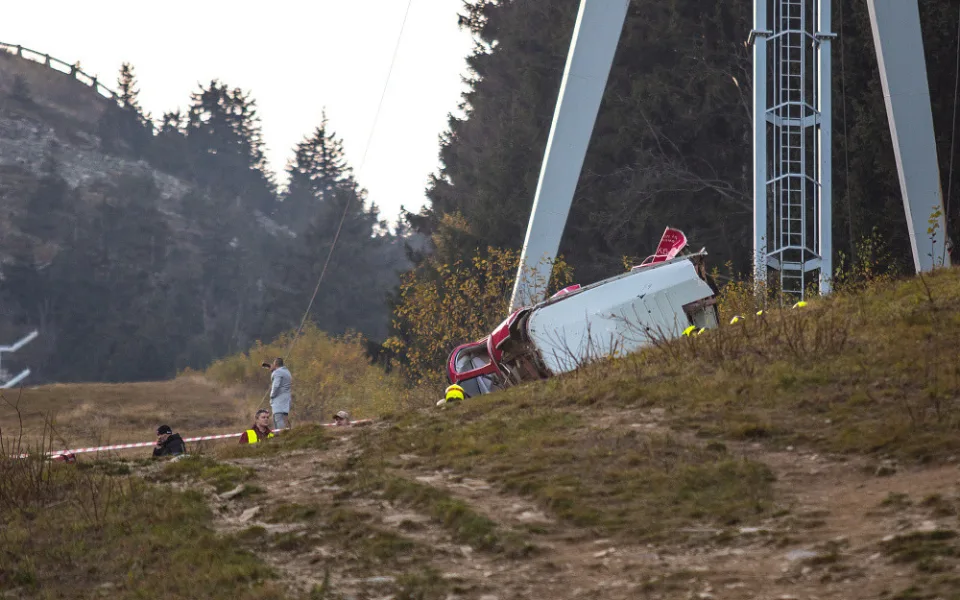 Na Ještědu se zřítila kabina lanovky. Zemřel průvodčí