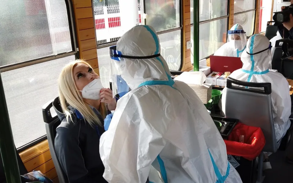 Bavorský model není jen neuznávání testů, doporučují testovat školáky