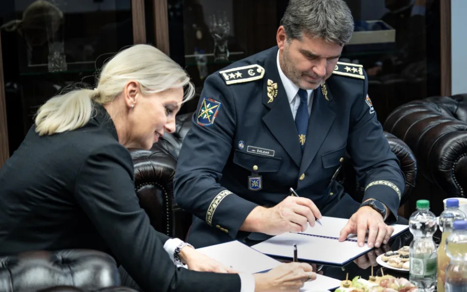 Můžeme ztratit deset tisíc lidí, obává se povinného očkování policejní prezident
