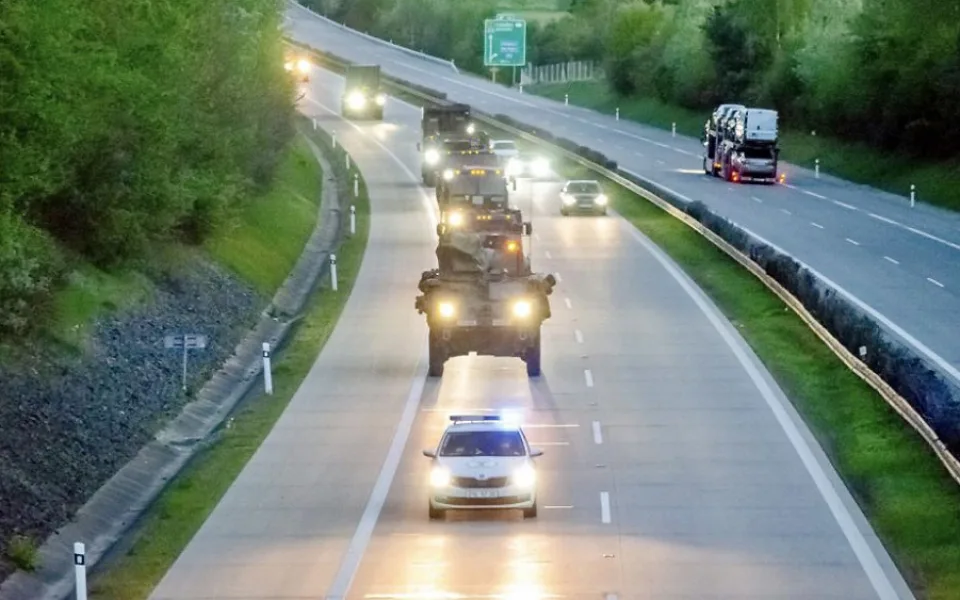 Přes Česko pojede asi dosud největší americký konvoj s 1800 vojáky a 700 vozy