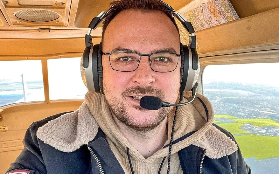 Člověk by se měl trochu sebevzdělávat a pracovat na sobě, říká DJ, hudební manažer a pilot Michal Čuřík.