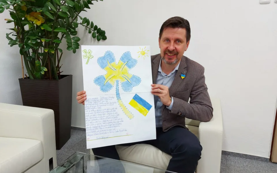 Namaloval jsem vám čtyřlístek pro štěstí. Vím, že slovo válka je špatné, píše Zelenskému Sebík z Třebíče