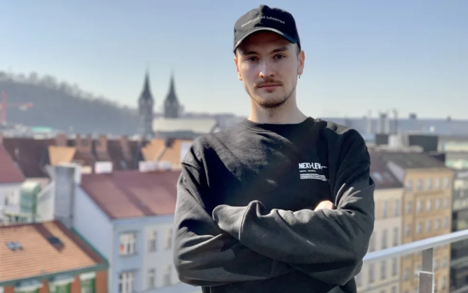 Existují i normální Rusové, člověk musí být dobrým příkladem, říká Kirill, který v Praze žije deset let.