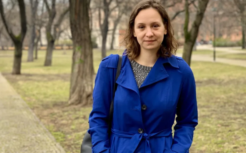 Pořád si pamatuju ten sladký pach mrtvých ruských vojáků, říká reportérka Darja Stomatová.