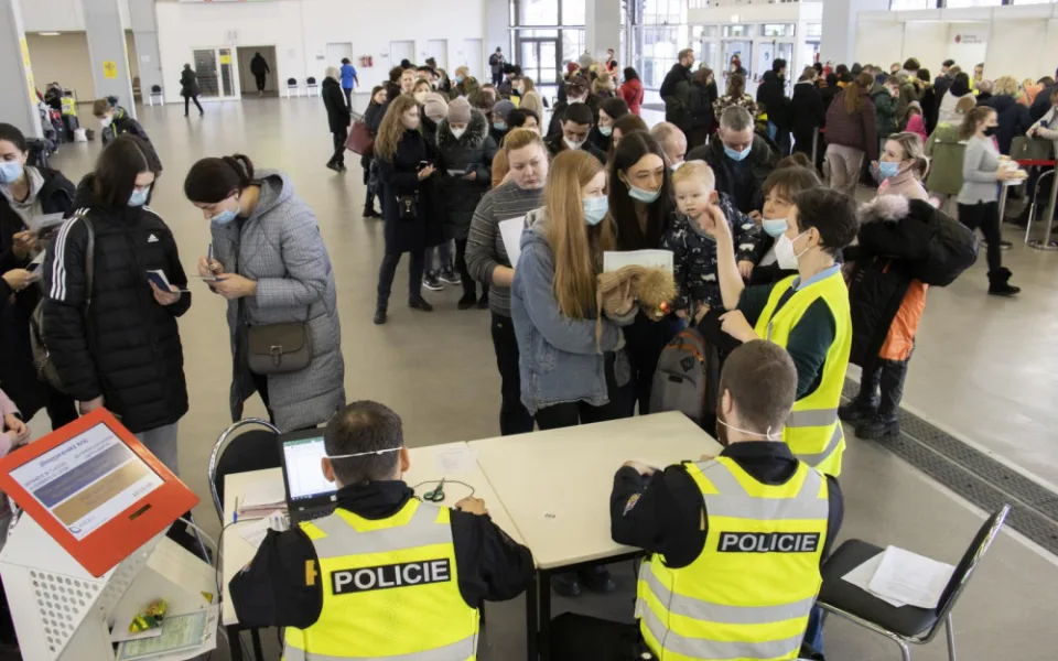 Chtějí za sociálními dávkami. Cizinci se v Brně vydávají za válečné uprchlíky.
