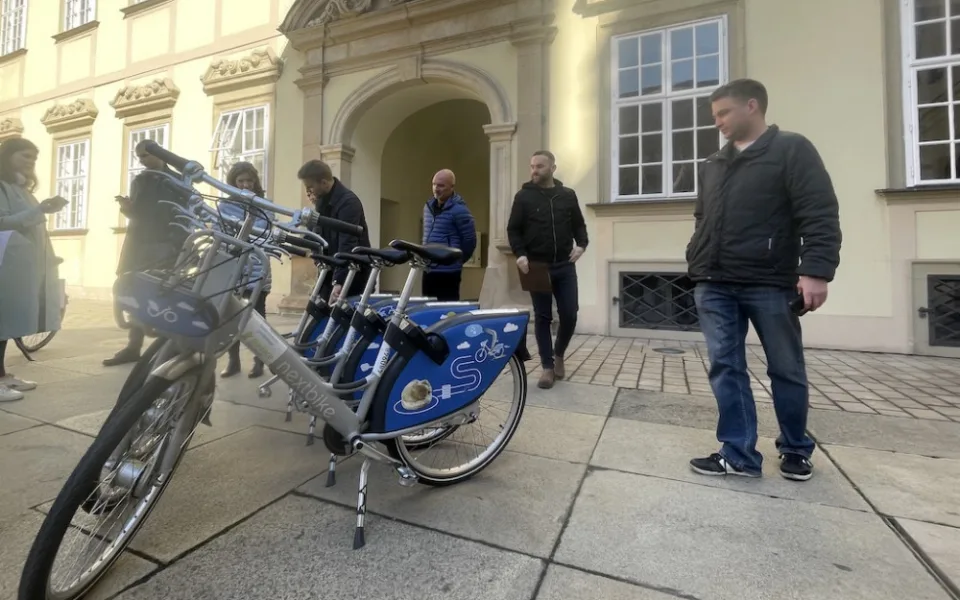 Brno nabídne lidem zdarma jízdy na sdílených kolech.