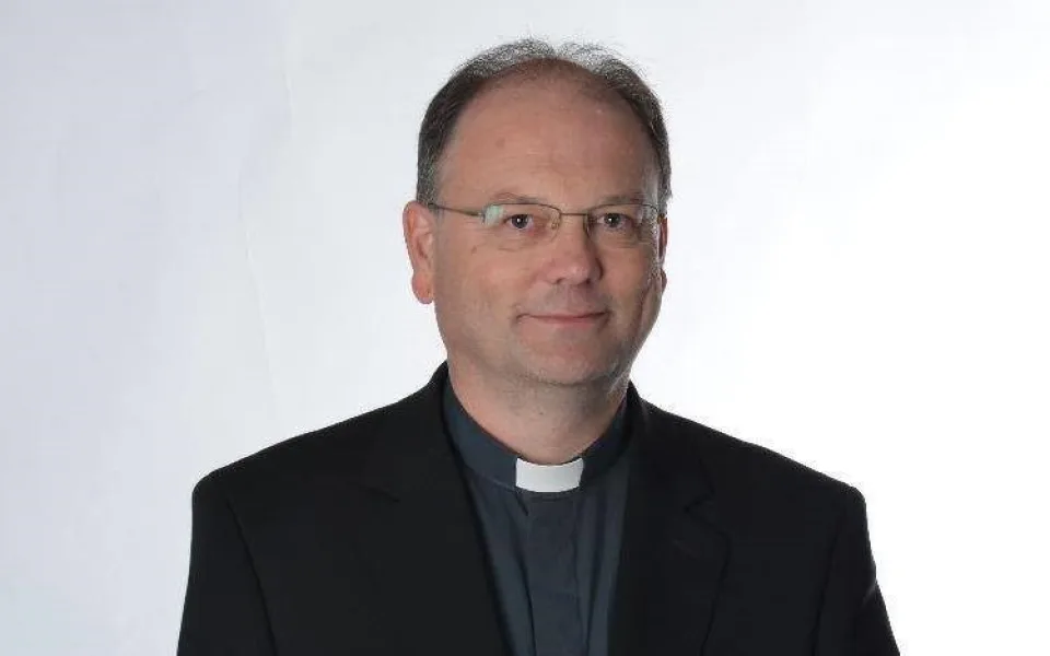 O propuštění z kněžské služby požádal generální vikář Diecéze plzeňské, navázal prý partnerský vztah.
