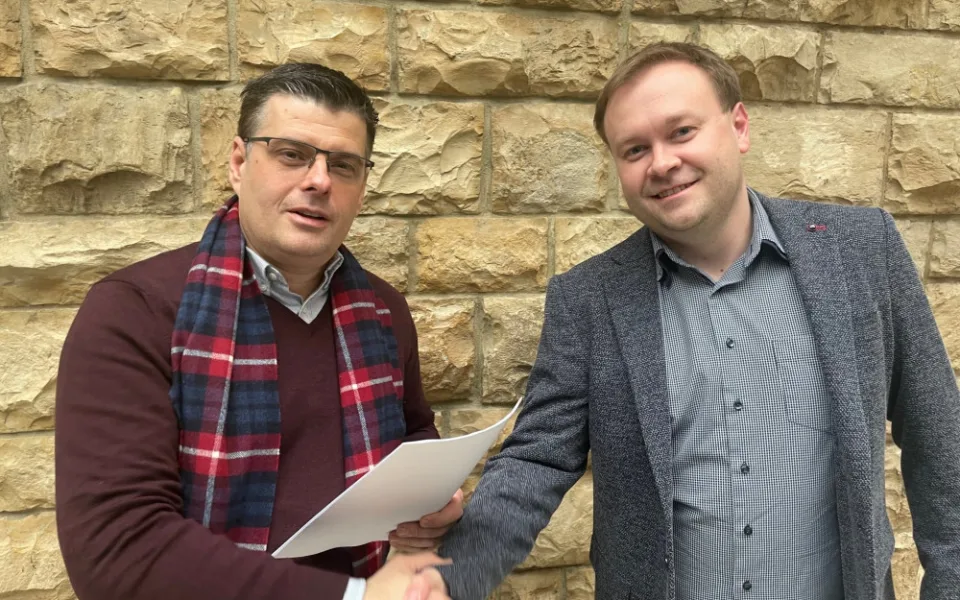 Jakub Vyskočil, šéf skupiny BusLine (vlevo) s Richardem Latislavem, šéfem ZDAR, a.s.