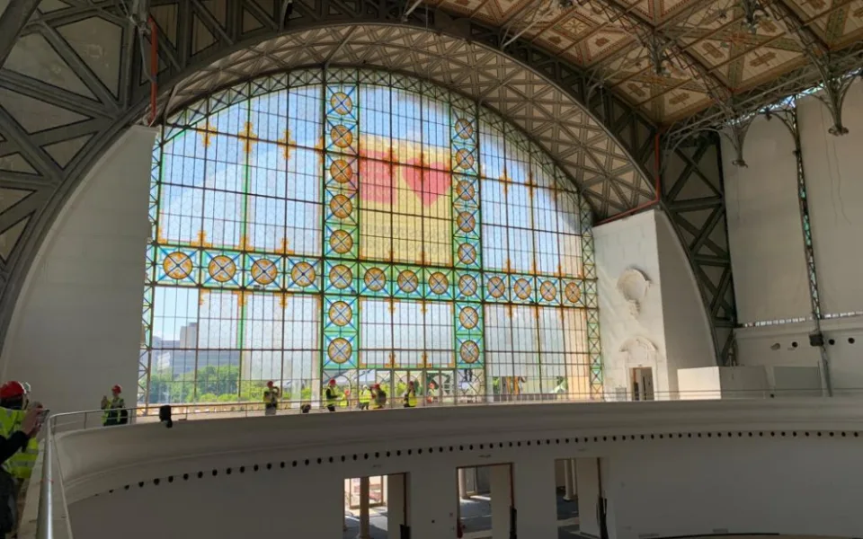 Podívejte se do útrob Průmyslového paláce, kde probíhá unikátní rekonstrukce.