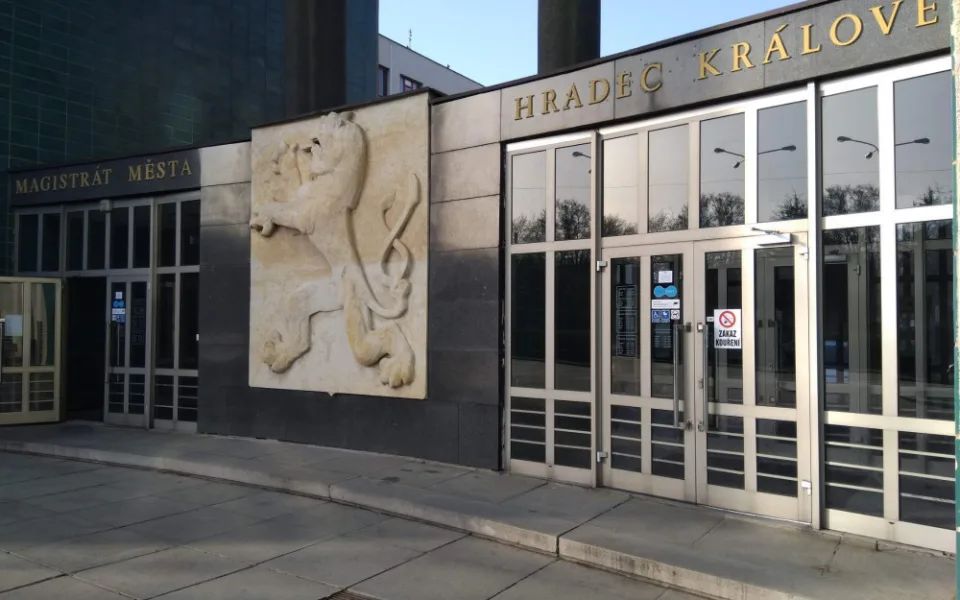 Hradec Králové poslal první peníze svému partnerskému městu Černihiv. Finance využije na čerpadlo.