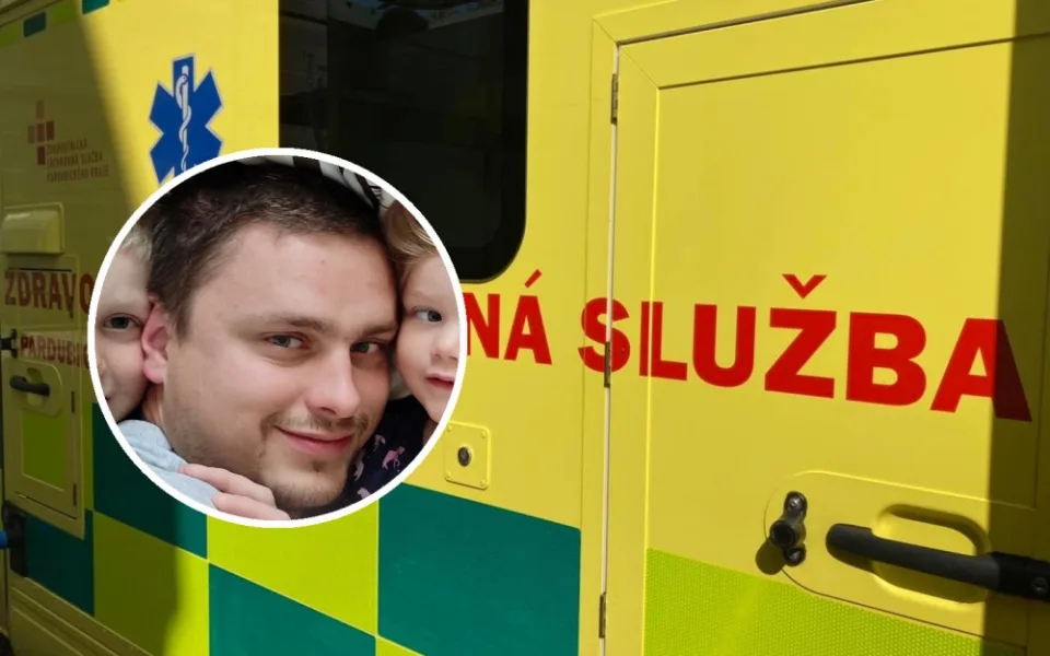 Záchranář Lukáš přišel o manželku, doma má tři malé děti a hypotéku. Kolegové mu uspořádali sbírku.