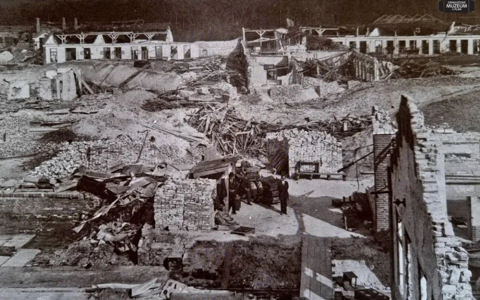 Při tragickém výbuchu muniční továrny v plzeňském Bolevci zahynulo před 105 lety až 300 osob.