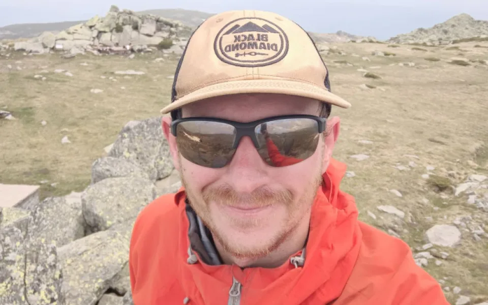 Olomoučan putuje pěšky do Íránu. Zároveň pořádá sbírku na dětský domov.