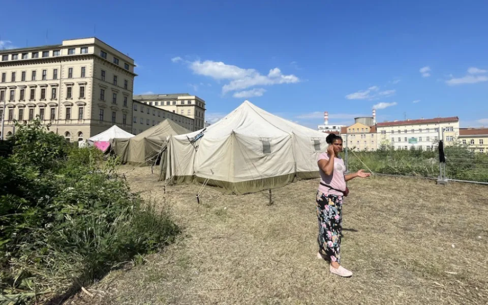 Brno poslalo Romy od nádraží do stanů. Původní tábořiště obehnalo plotem