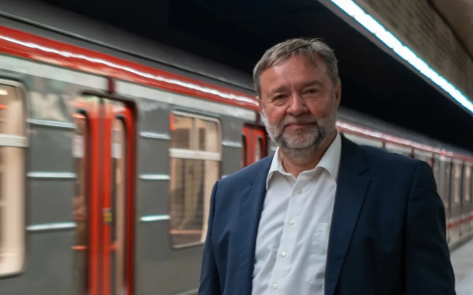 Bývalý šéf dopravního podniku Ďuriš zakládá hnutí Praha bez chaosu a míří do politiky.