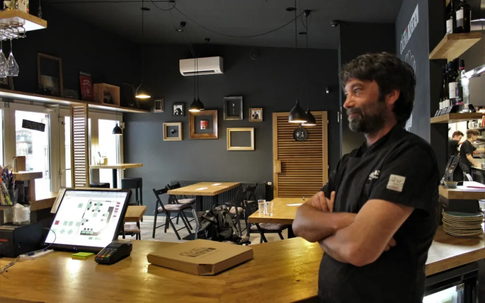 Někomu chutná pizza s eidamem, ale já si ji nevyberu, říká pizzař, který do Brna přivezl Itálii