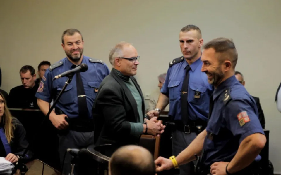 Ministr spravedlnosti dal přezkoumat případ Dušana Dvořáka odsouzeného za pěstování léčebného konopí.