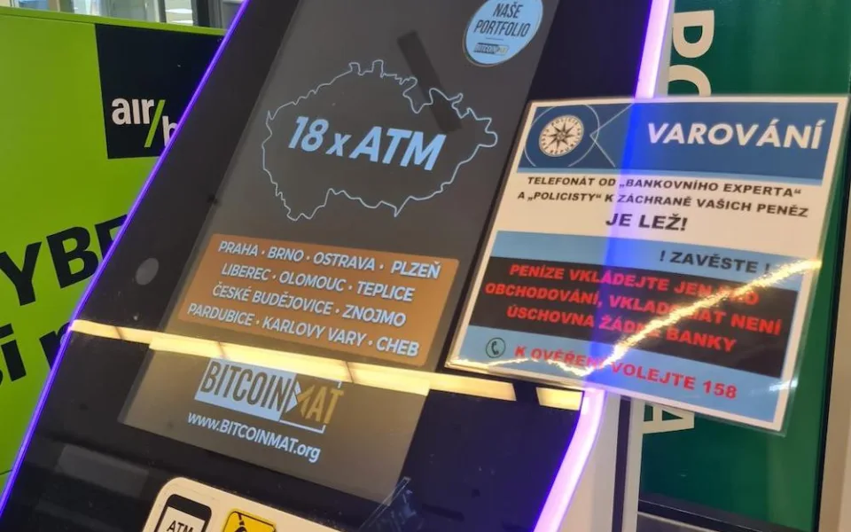 Další trik podvodníků, peníze chtějí vyčistit přes vkladový bankomat na virtuální měnu.