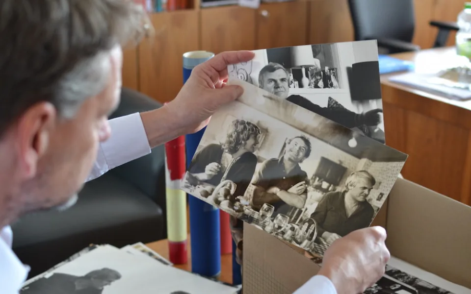 Tomáš Kubíček rozbaluje archiv Milana Kundery.
