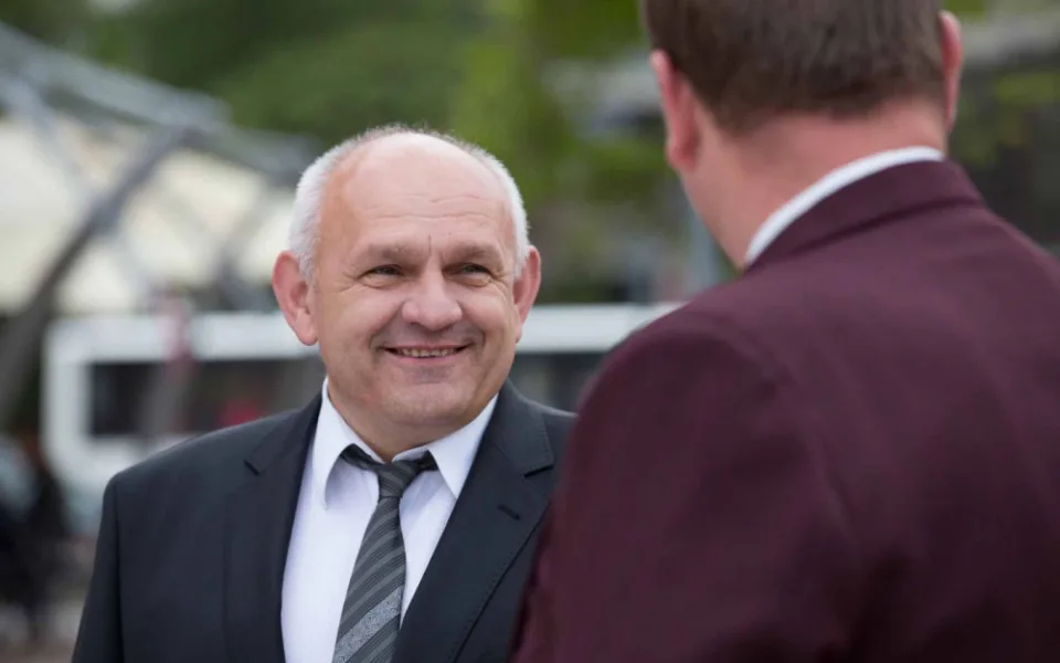 Rasistický výrok starosty odsoudila strana i další politici. Na zastupitelstvu pronesl historku o střílení Romů.