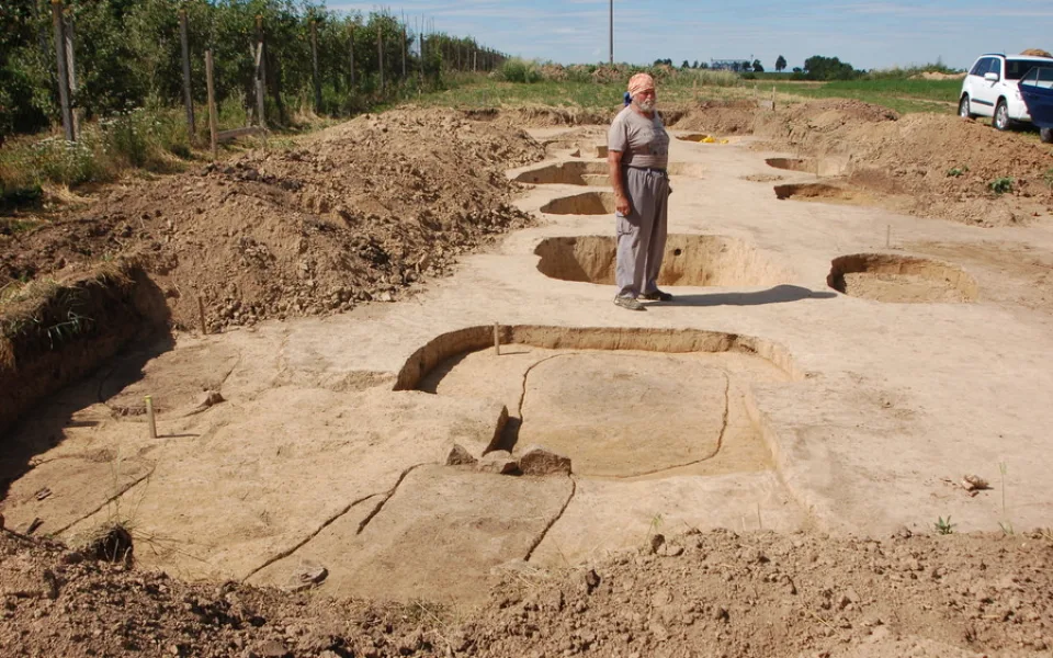 U Dětkovic archeologové objevili další tisíce let staré hroby, některé byly vykradené.