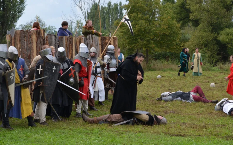 Totálním fiaskem skončila původně avizovaná pompézní akce, Templářský víkend naštval diváky i trhovce