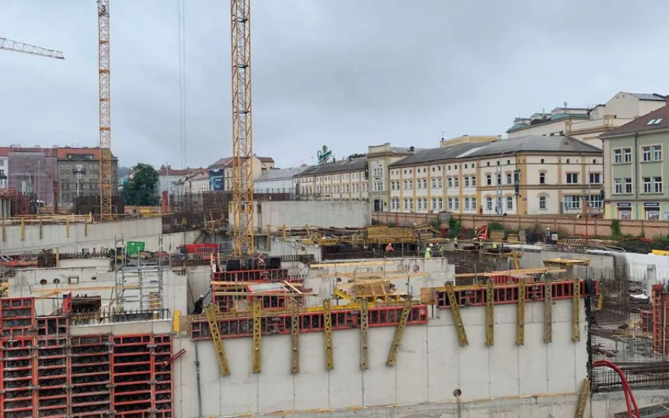 Třída Albrightové, ulice Mládkové. Adresy v nové smíchovské čtvrti ponesou jména podle slavných žen.