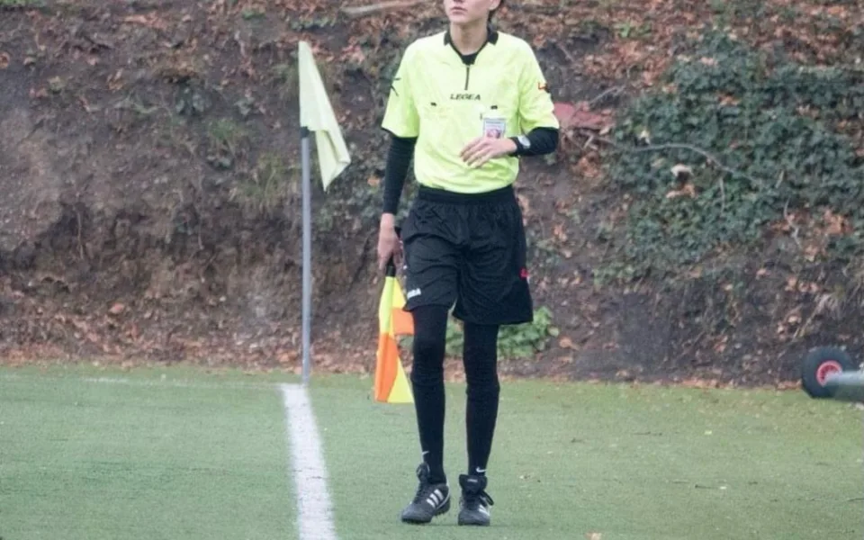 Rozhodčí Matyáš Hanzlík.