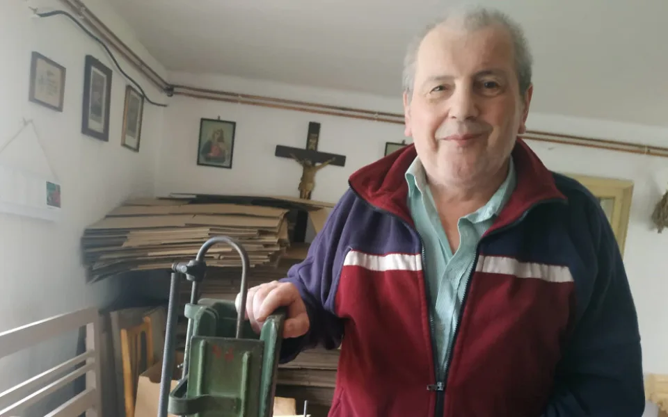 Začínal jsem metodou pokusu a omylu, vzpomíná kartáčník z Brodku u Konice. Je jediný v republice.