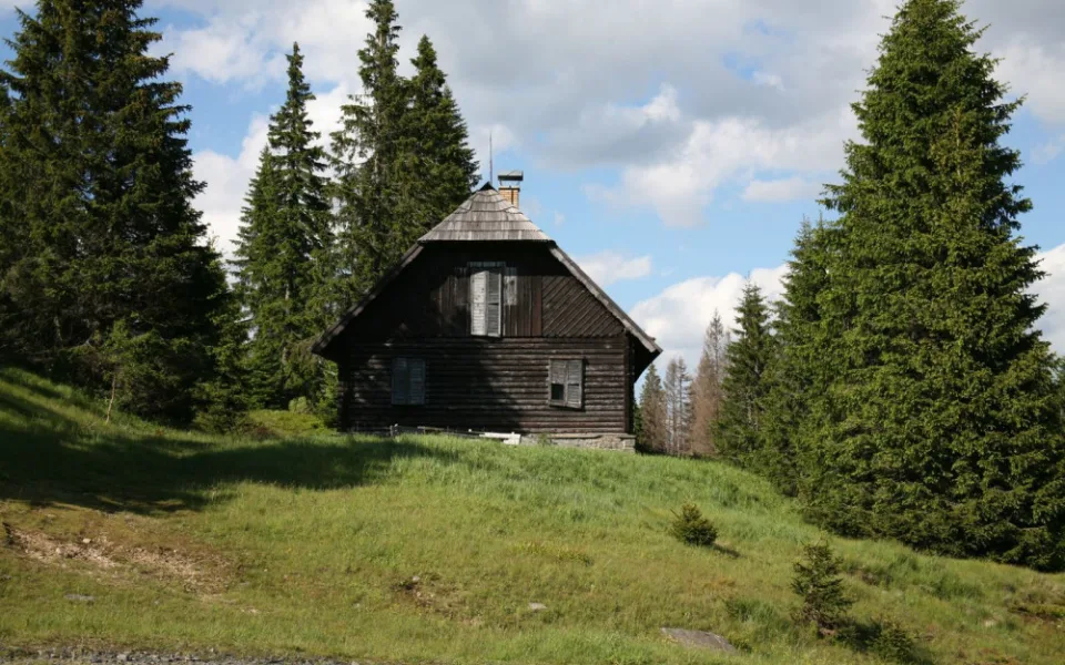 Smutný příběh Roklanské chaty. Petice na její záchranu má tři tisíce podpisů.