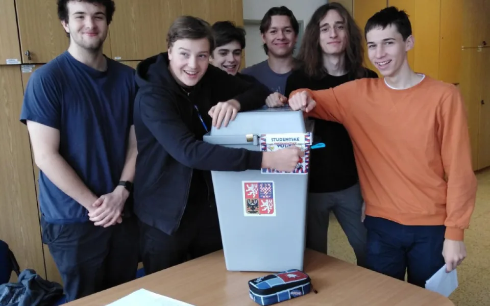 Studentské volby mají jasnou vítězku. Vyhrála Nerudová, prezidentkou by byla už po prvním kole.