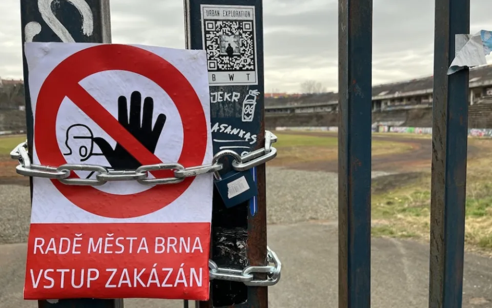 V Brně zakázali radním vstup na stadion. Lužánky developerům nedáme, burcuje fotbalista Švancara