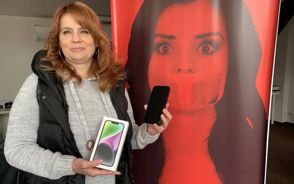 Vůbec jsem to nečekala, raduje se Simona Cháberová. S Drbnou vyhrála iPhone 14.