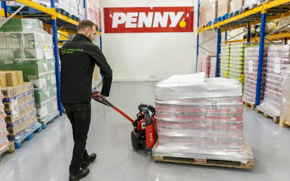 PENNY každý den věnuje jídlo více než šesti stům lidí.