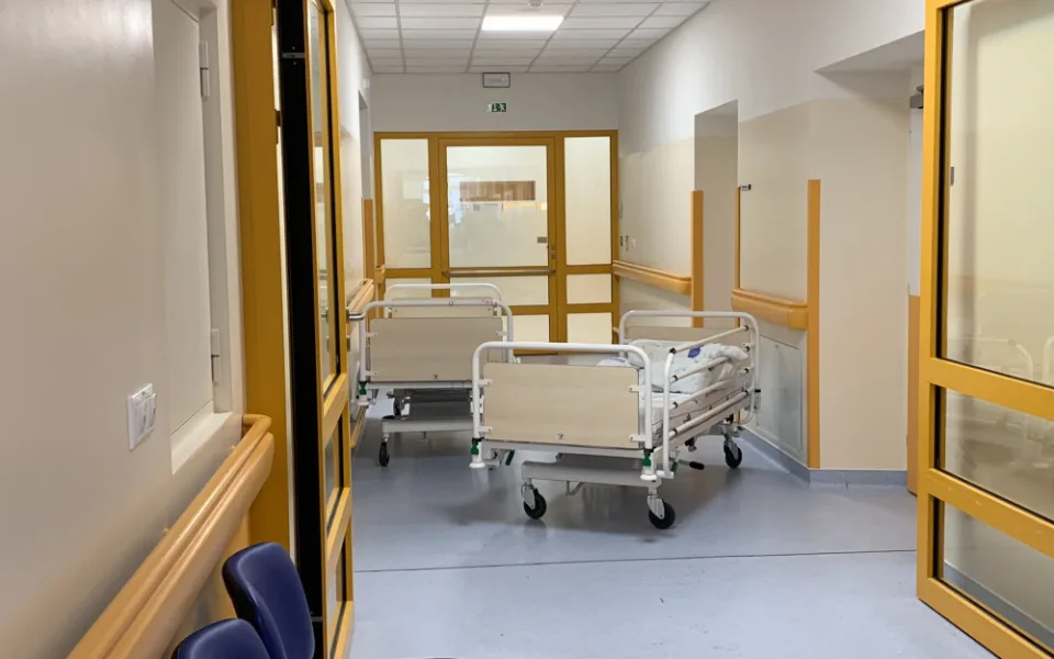 Útoky v nemocnicích jsou v Česku spíše ojedinělé. Ten v Českých Budějovicích ale není jediným na jihu Čech