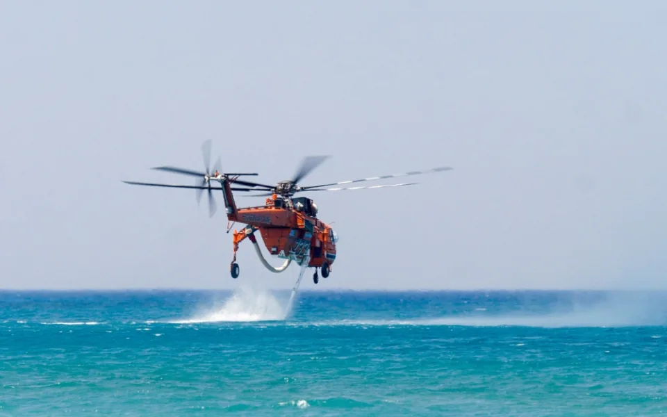 fire-fighting-helicopter-g5561ce8c9_1280
