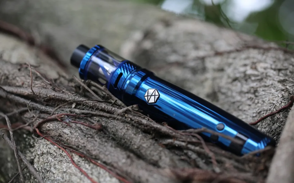 Použité e-cigarety do klasických kontejnerů nepatří. Přes 80 procent kuřáků je ale nerecykluje.