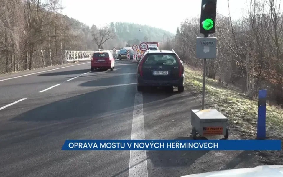ŘSD opravuje most v Nových Heřminovech, dopravu tady řídí semafory