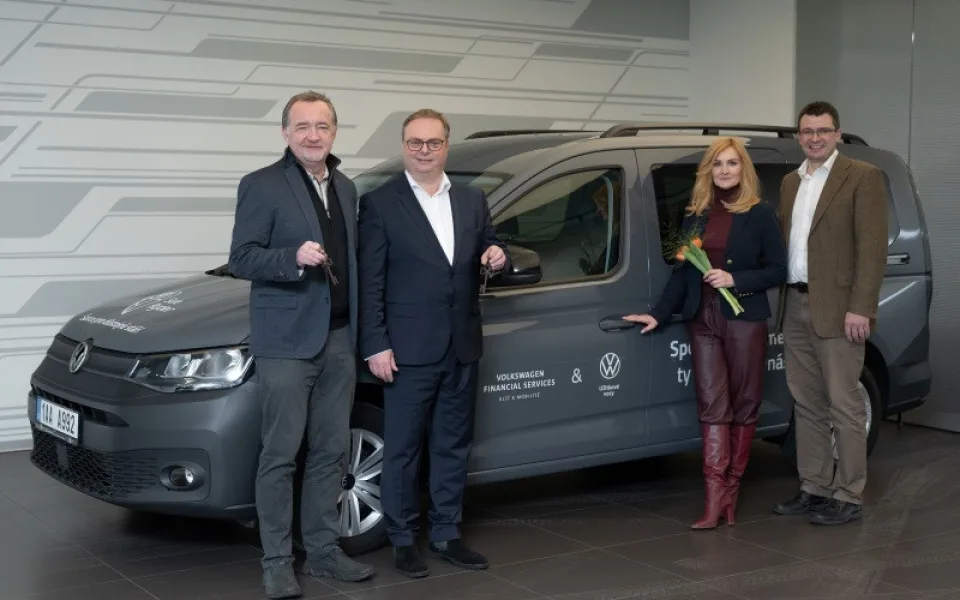 Volkswagen Caddy bude pomáhat seniorům