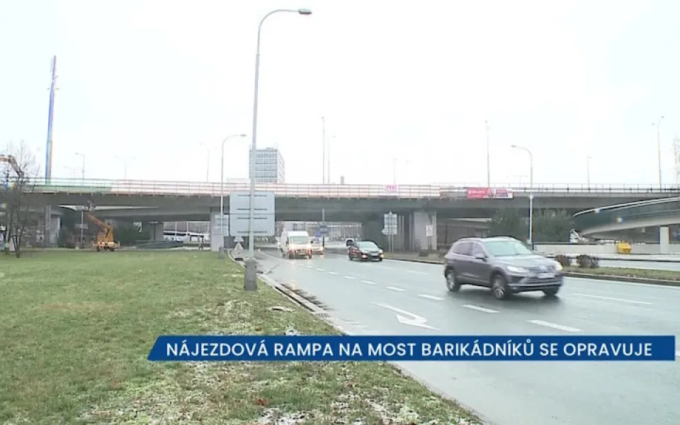 Nájezdová rampa na Most Barikádníků v Praze 7 se opravuje, ve špičkách počítejte se zdržením