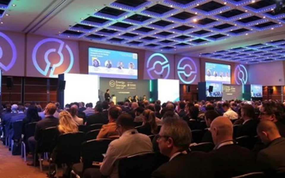 Nová definice ESS, která pomůže obnovit naši planetu: vystoupení EVE na summitu Energy Storage Summit 2024 v Londýně