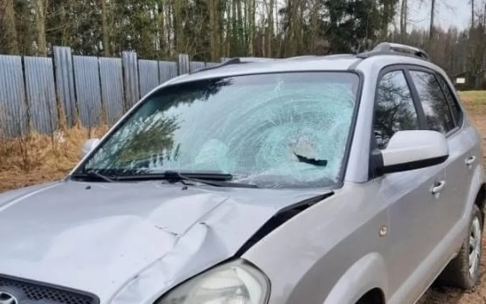 Tragédie na Jihlavsku. Osobní auto srazilo chodce, ten na místě zemřel