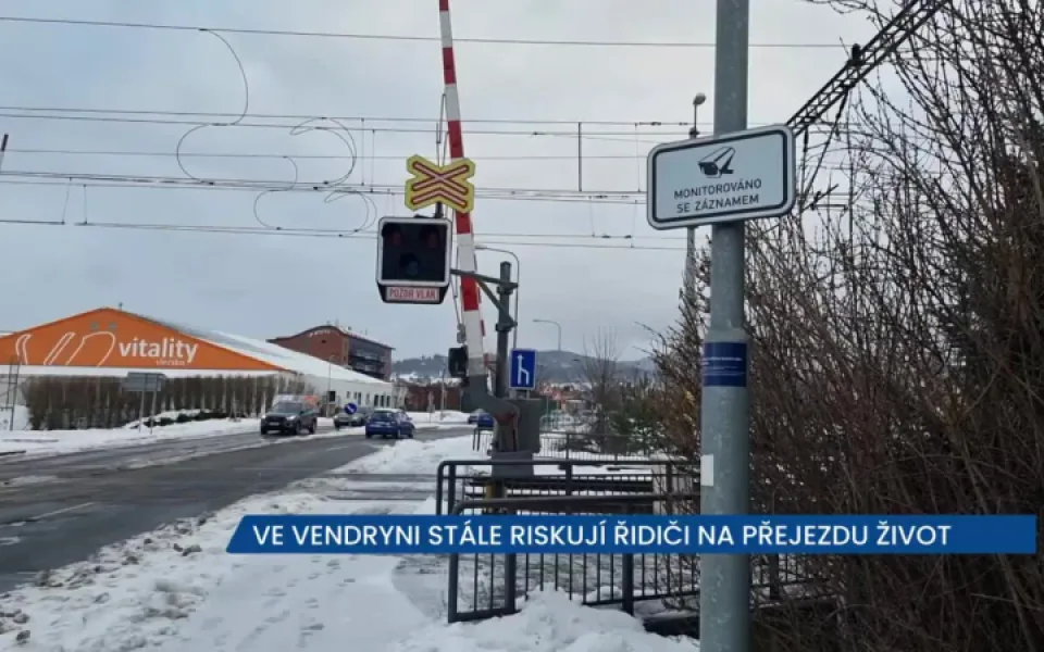Ve Vendryni řidiči na železničním přejezdu stále riskují, přestupky jsou zaznamenávány inteligentními kamerami