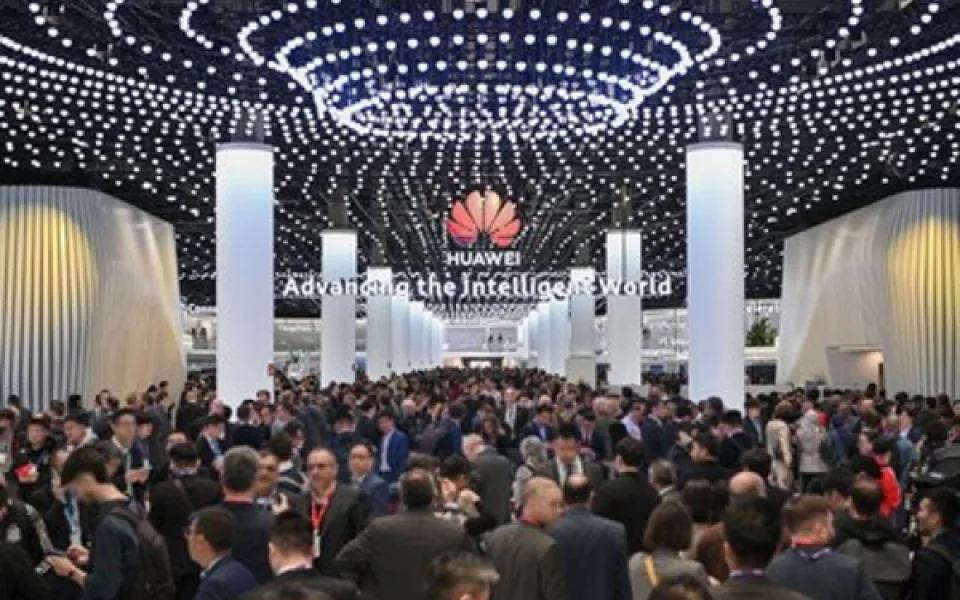 Huawei rozvíjí inteligenci, operátoři vstupují do prvního roku komerčního provozu 5.5G
