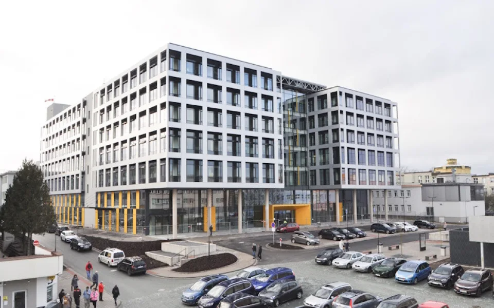 Živě: Slavnostní otevření pavilonu urgentního příjmu v Pardubicích