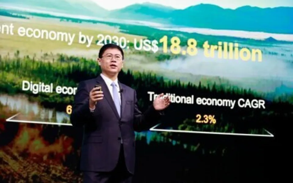 Li Peng ze společnosti Huawei: Využití 5.5G k rozvoji inteligentního světa