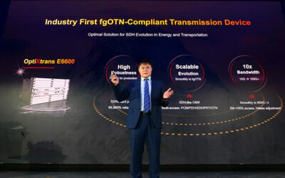 Společnost Huawei uvádí na trh první produkt pro optický přenos kompatibilní s fgOTN a vytváří tak inteligentní základ pro odvětví elektrické energie a dopravy